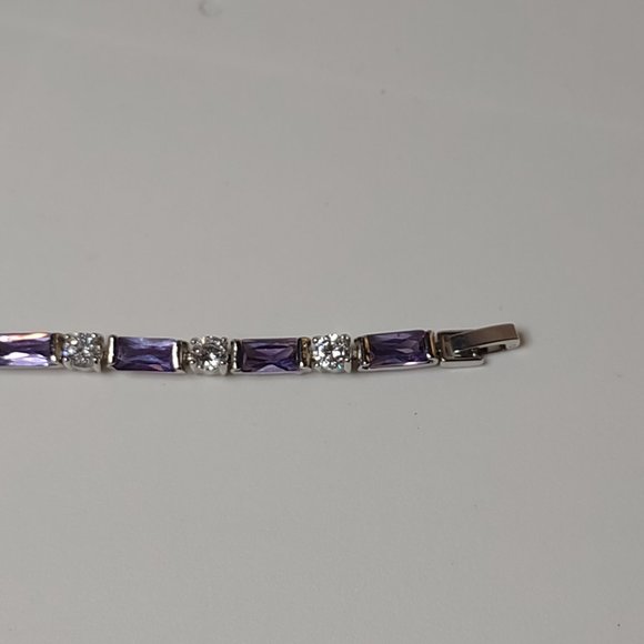 6.75 Inch Pretty Purple Bracelet - Picture 5 of 14